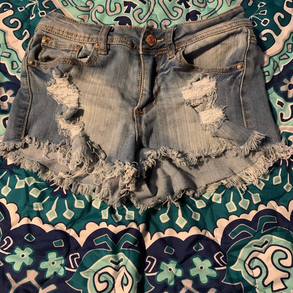 Dollhouse light wash shorts